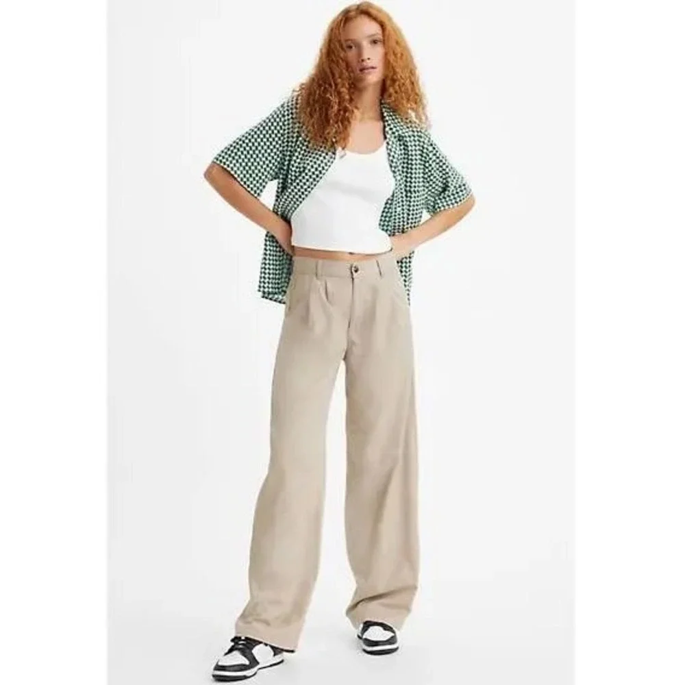 NWT Levi's HR Pleated Trouser in Cobblestone Size 28x32
